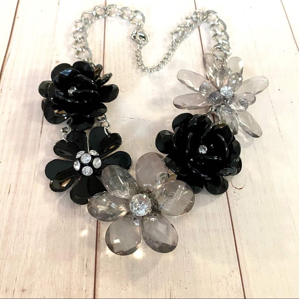 Beautiful Black & Clear Flower Necklace